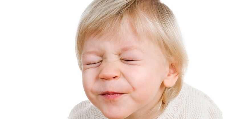 Trẻ nháy mắt liên tục: Nguyên nhân và cách chữa trị 1