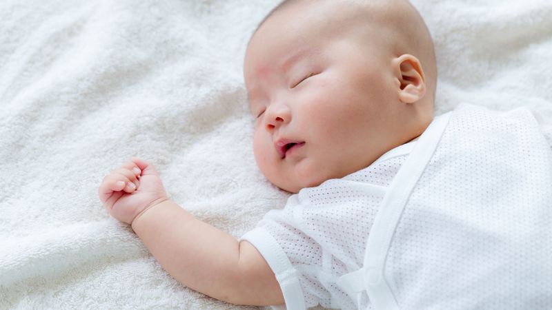 Trẻ sơ sinh ngủ xuyên đêm không bú có sao không? Những điều cha mẹ cần biết để chăm sóc trẻ tối ưu 2
