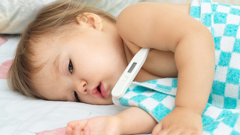 Trẻ sốt về đêm: 2 nguyên nhân chính bố mẹ thường chủ quan 3