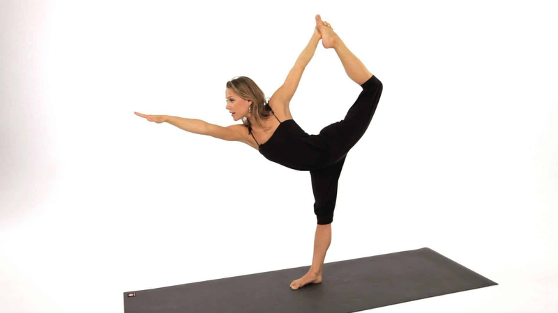 Tư thế vũ công Dancer Pose - Động tác tập yoga đẹp nhất 3