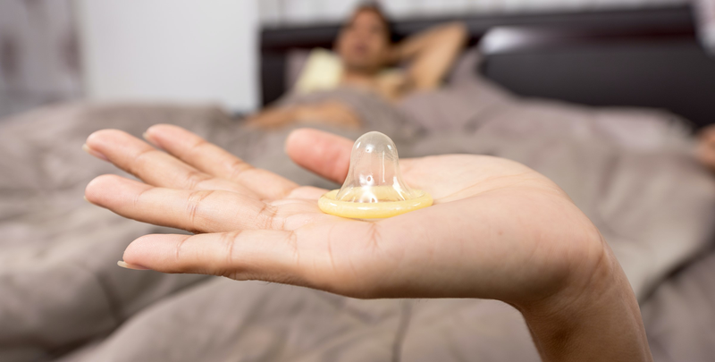 Sử dụng bao cao su khi quan hệ là biện pháp phòng ngừa các bệnh lây truyền qua đường tình dục hiệu quả nhất