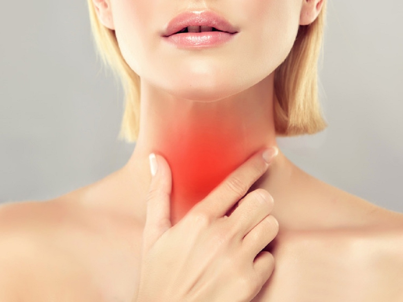 Đau họng là một trong những triệu chứng phổ biến của Adenovirus