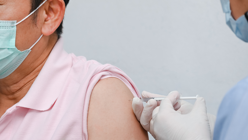 Vì sao đàn ông tuổi trung niên cần tiêm vắc xin HPV? 2