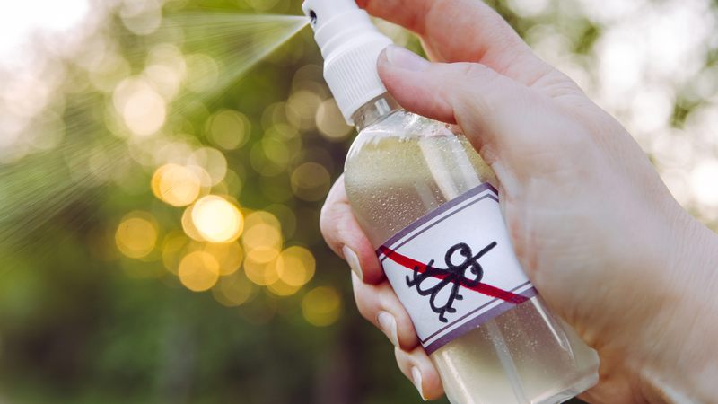 Việc tiếp xúc trực tiếp hoặc hít phải hơi xịt có thể dẫn đến co giật