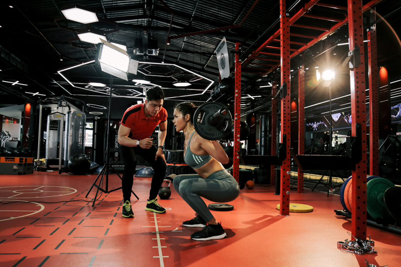 Xỏ khuyên rốn có tập gym được không?3