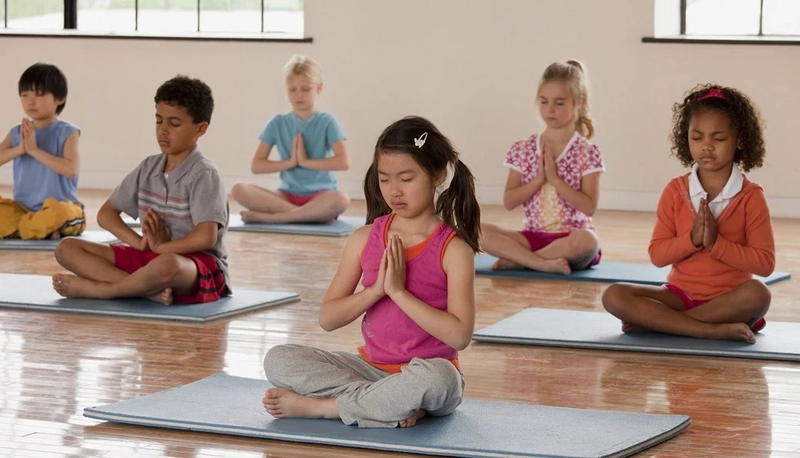 Lợi ích của các bài tập yoga cho trẻ em không phải ai cũng biết 3