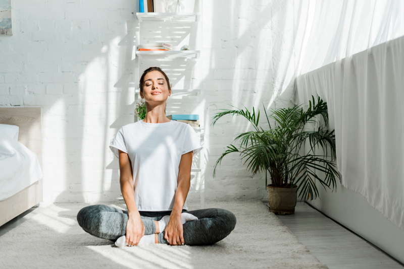 Yoga chào mặt trời: Tác dụng và gợi ý các động tác tại nhà 4