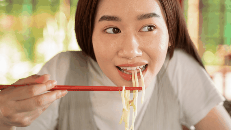 Hủ tiếu khô có thể gây tăng cân khi ăn không kiểm soát lượng và tần suất