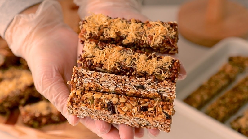 Cách làm bánh gạo lứt ngũ cốc chà bông