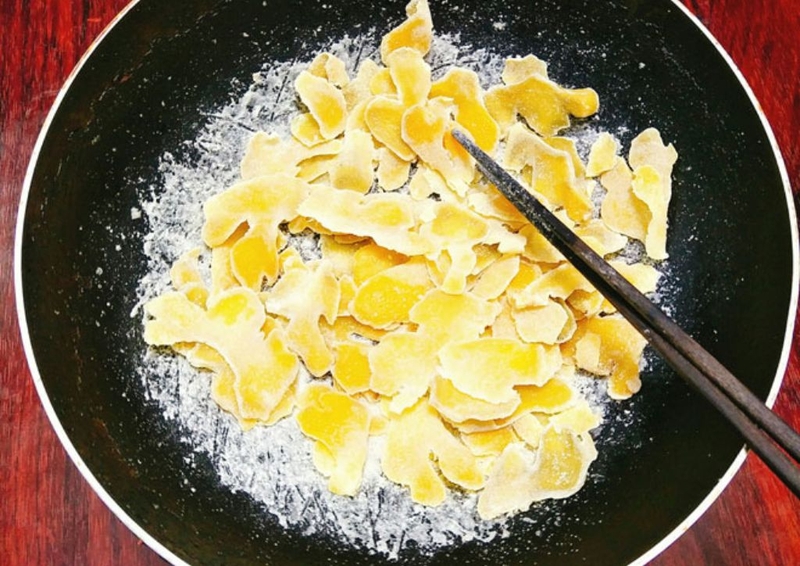 Hướng dẫn 3 cách làm mứt gừng thơm ngon không đắng tại nhà cho mẹ đảm 2