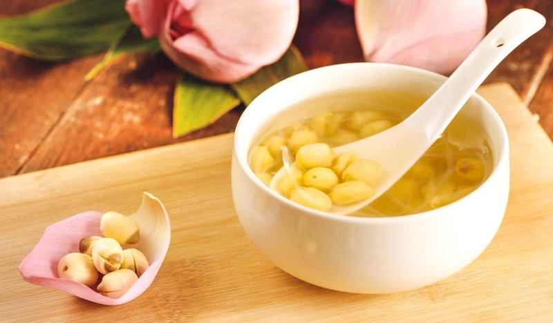 Hướng dẫn 4 cách nấu chè thanh nhiệt từ hạt sen cực đơn giản 2