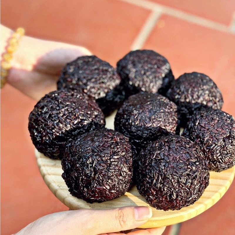 Hướng dẫn bạn cách làm bánh khúc gạo lứt thơm, dẻo, nóng hổi ăn hoài không chán 2