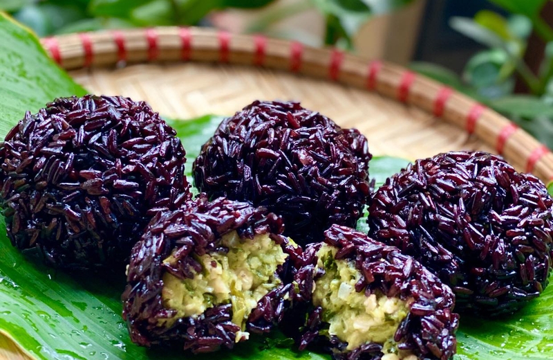 Hướng dẫn bạn cách làm bánh khúc gạo lứt thơm, dẻo, nóng hổi ăn hoài không chán 3