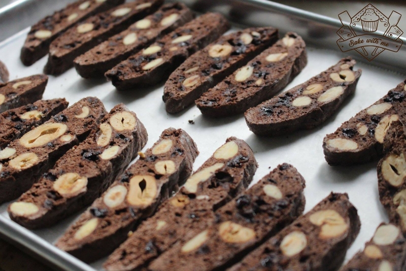 Hướng dẫn bạn cách làm bánh mì biscotti sô cô la thơm ngon 3
