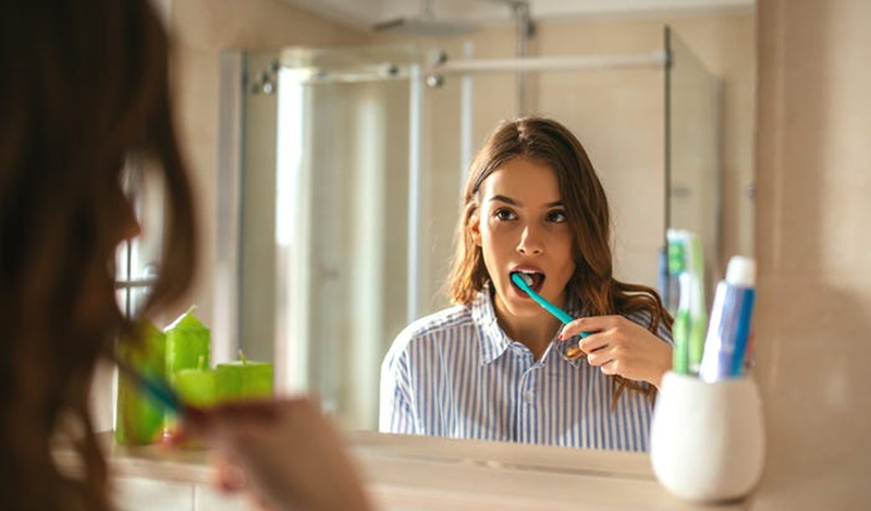 Vệ sinh răng miệng không đúng cách