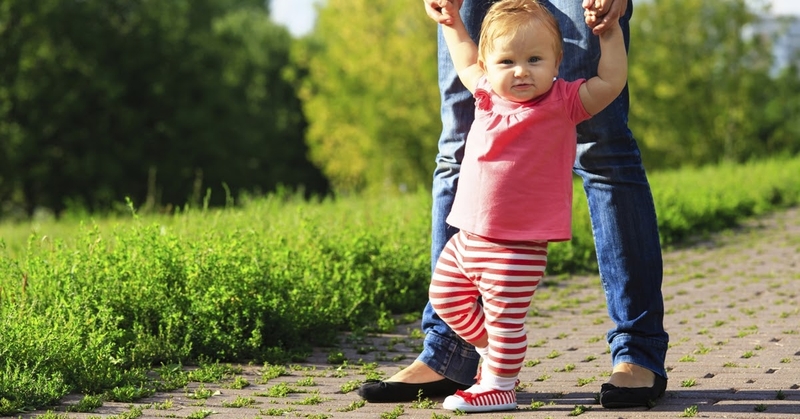 Hướng dẫn bố mẹ cách tập đi cho bé nhanh chóng 3