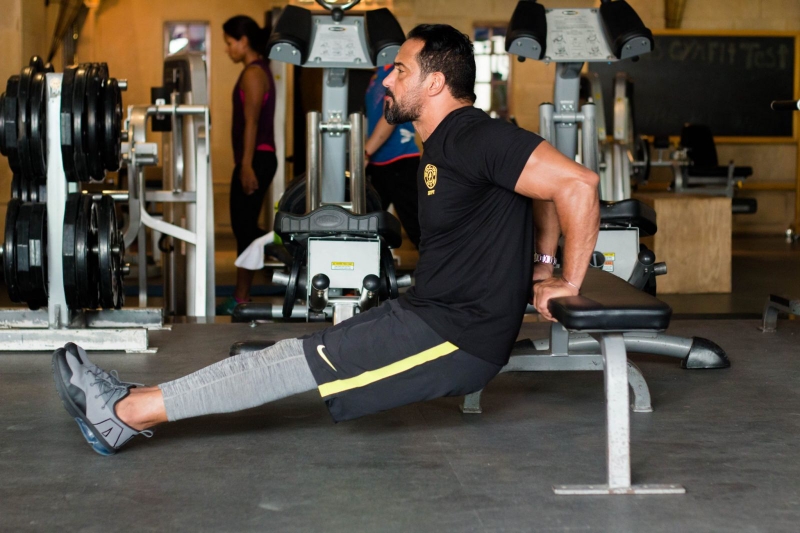 Cả nam và nữ đều có thể thực hiện bài tập Bench Dips