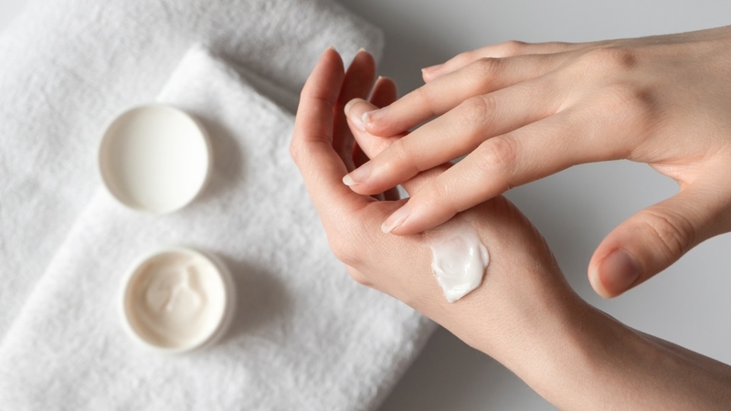 Hướng dẫn các bước chăm sóc da tay luôn mềm mịn tại nhà 3