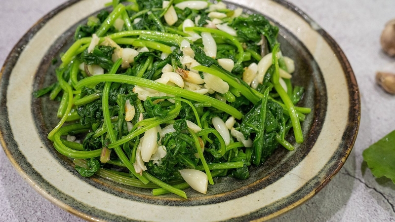 Cải bó xôi chứa nhiều chất dinh dưỡng giúp điều hòa huyết áp, tăng cường sức khỏe