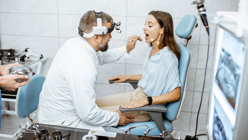 Hướng dẫn cách bấm huyệt chữa hóc xương cá 3