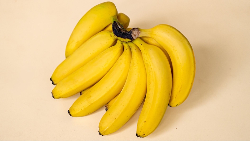 Chọn chuối chín tự nhiên là một trong những cách bảo quản chuối chín được lâu