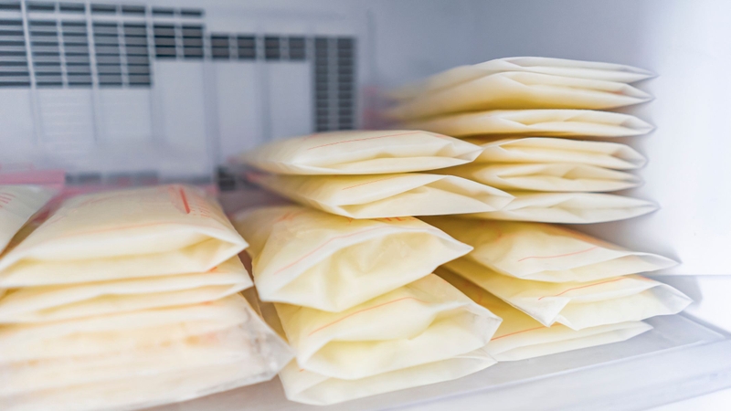 Sữa mẹ trữ đông có tốt không?