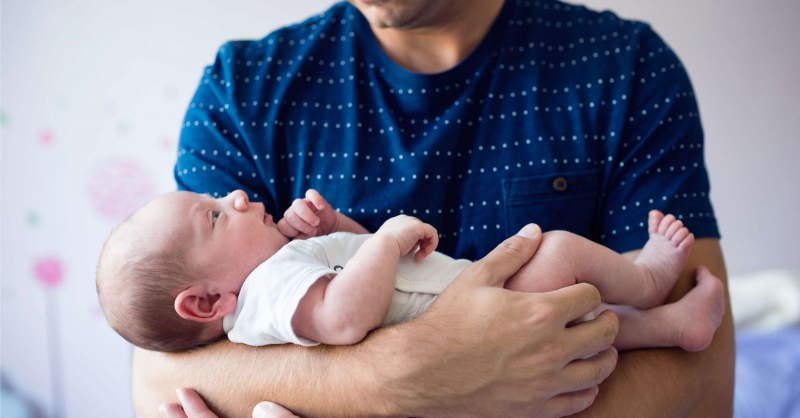 Hướng dẫn cách bế trẻ sơ sinh đúng kỹ thuật theo từng giai đoạn 1