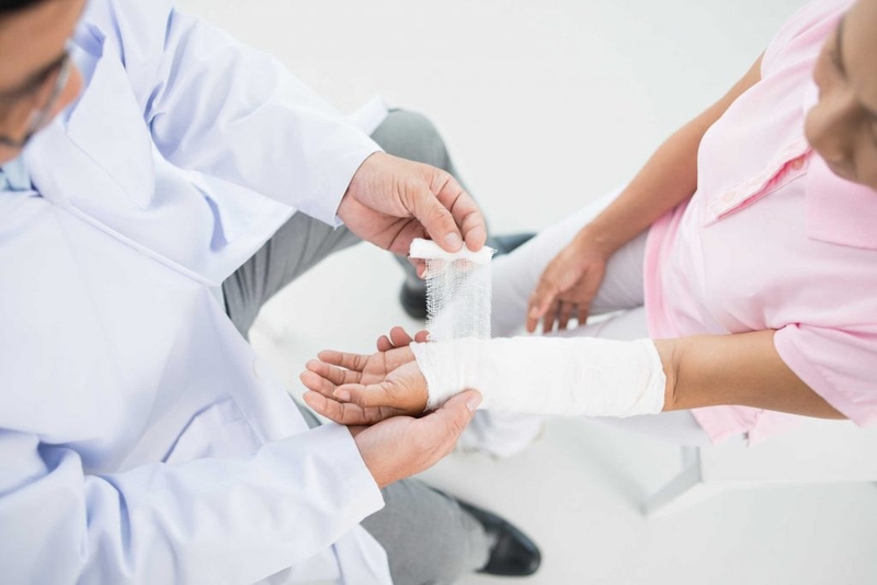 Hướng dẫn cách cầm máu tạm thời khi bị tai nạn