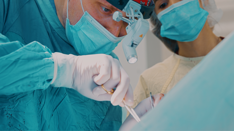 Hướng dẫn cách chăm sóc sau khi cắt thắng lưỡi cho bé 3