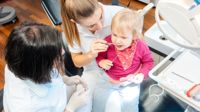 Hướng dẫn cách chăm sóc sau khi cắt thắng lưỡi cho bé 4