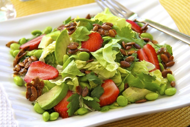 Hướng dẫn cách chế biến 5 loại salad tốt cho tim mạch