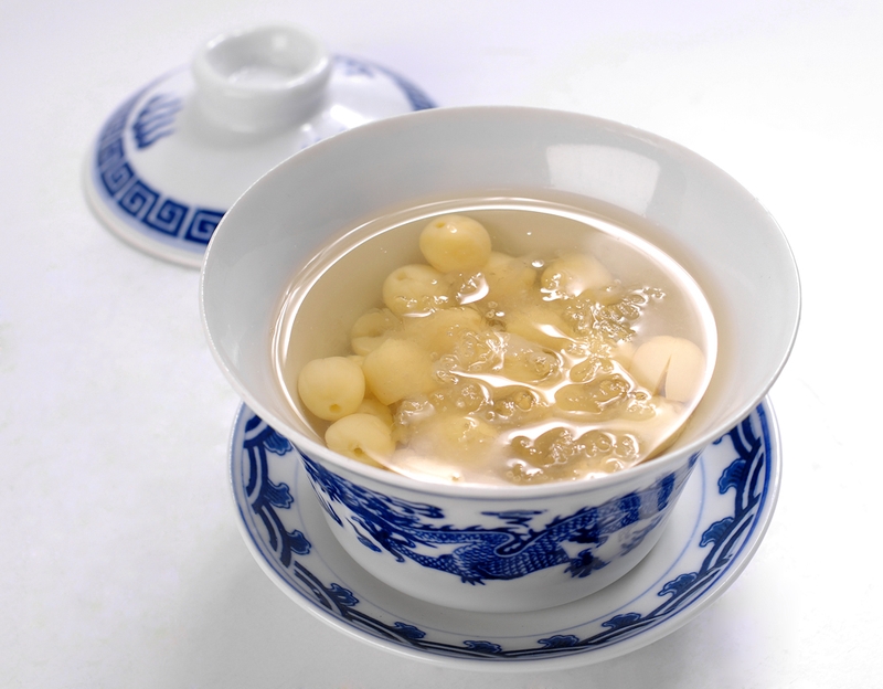 Cách chưng yến sào với hạt sen đơn giản tại nhà