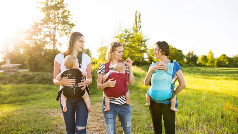 Hướng dẫn cách đeo địu em bé thoải mái cho mẹ và bé q