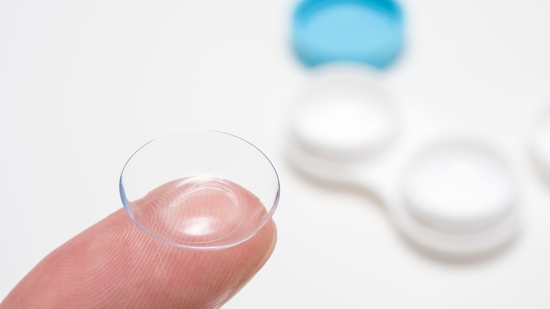 Hướng dẫn cách đeo lens 1