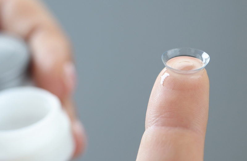 Hướng dẫn cách đeo lens 2