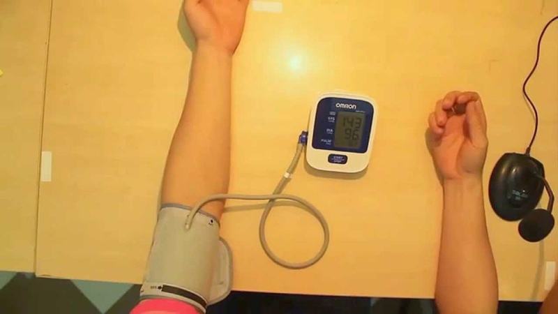 Hướng dẫn cách đo huyết áp bằng máy điện tử nhanh chóng, đơn giản1