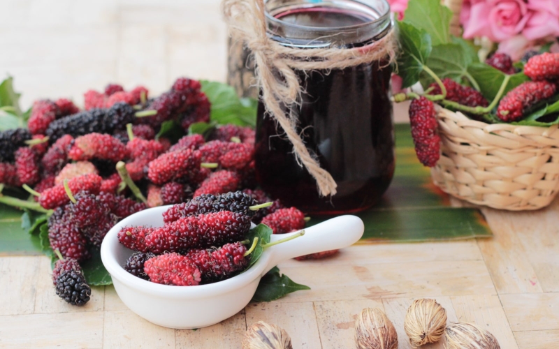 Cách làm nước dâu tằm giảm cân tại nhà đơn giản