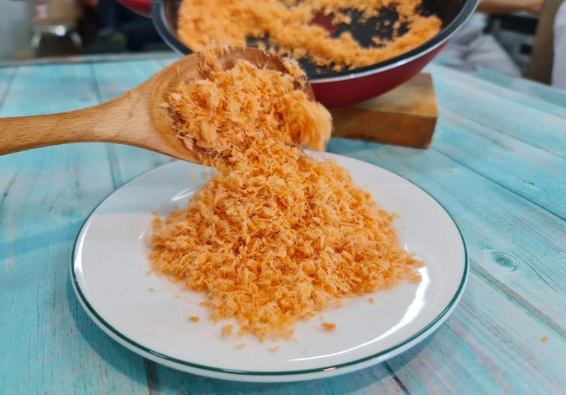 Hướng dẫn cách làm ruốc gà cho bé “đổi gió” thực đơn trong tuần 2