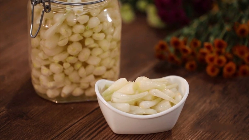 Hướng dẫn cách muối củ kiệu trắng giòn chua thanh giải ngán ngày Tết 2