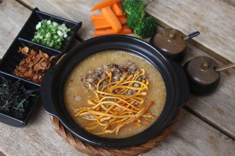 cháo gà với đông trùng hạ thảo