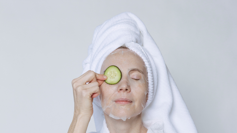 Hướng dẫn cách quấn khăn trùm đầu đơn giản để tóc nhanh khô sau gội đầu 1