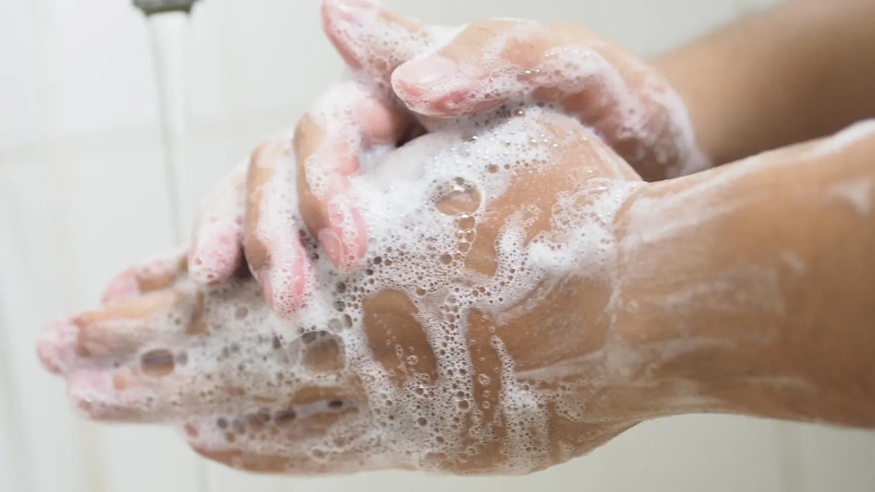 Hướng dẫn cách rửa mặt cho da dầu hiệu quả 3