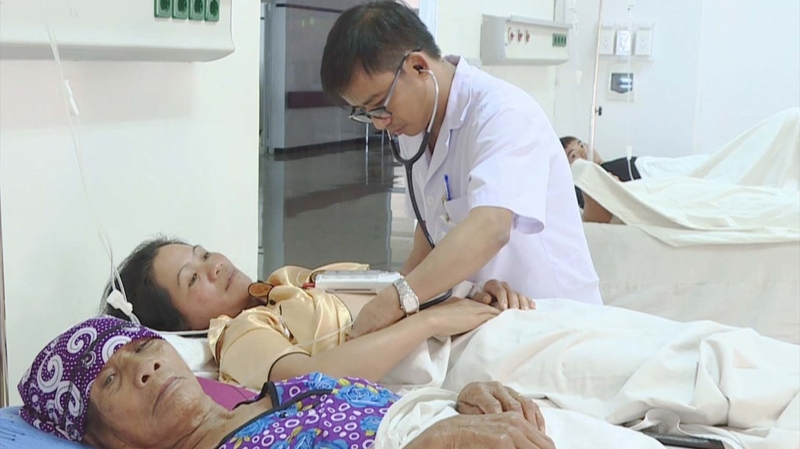 Hướng dẫn cách sơ cứu ngộ độc nấm tại nhà 3