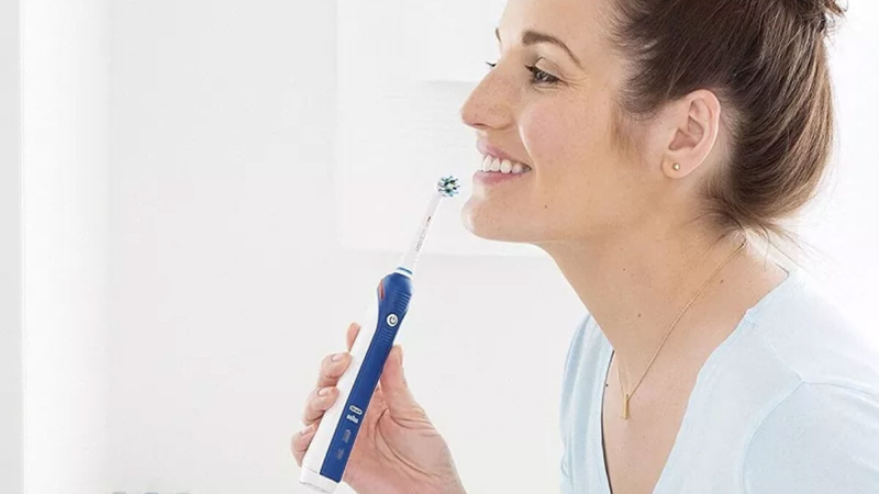 Hướng dẫn cách sử dụng bàn chải điện Oral-B Vitality Ultrathin chi tiết 1