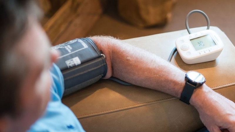 Hướng dẫn cách sử dụng máy đo huyết áp bắp tay Fuji PG-800B18 4