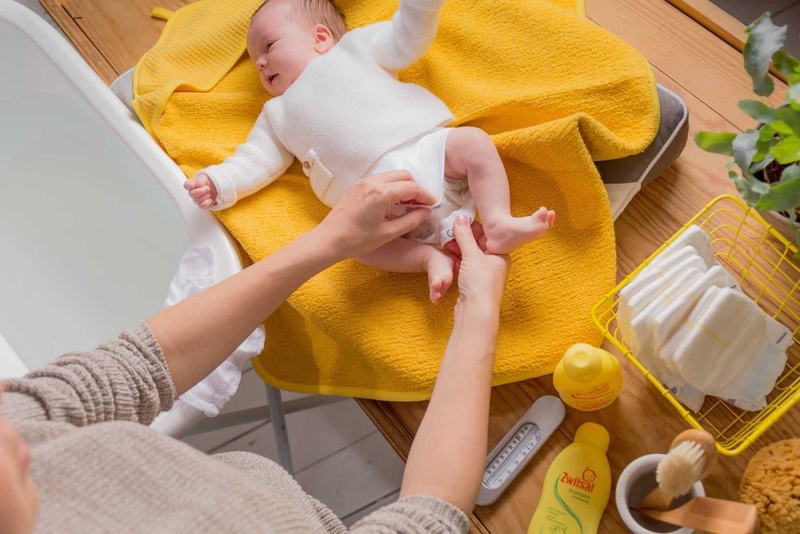 Hướng dẫn cách tắm cho trẻ sơ sinh chưa rụng rốn đúng chuẩn y khoa 2