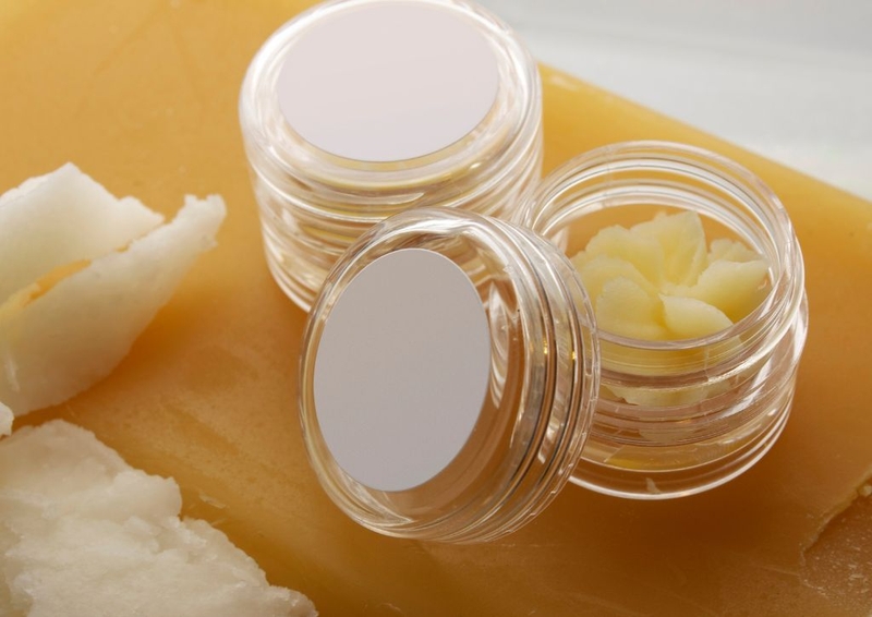 Hướng dẫn chi tiết cách làm son dưỡng môi không cần sáp ong 2