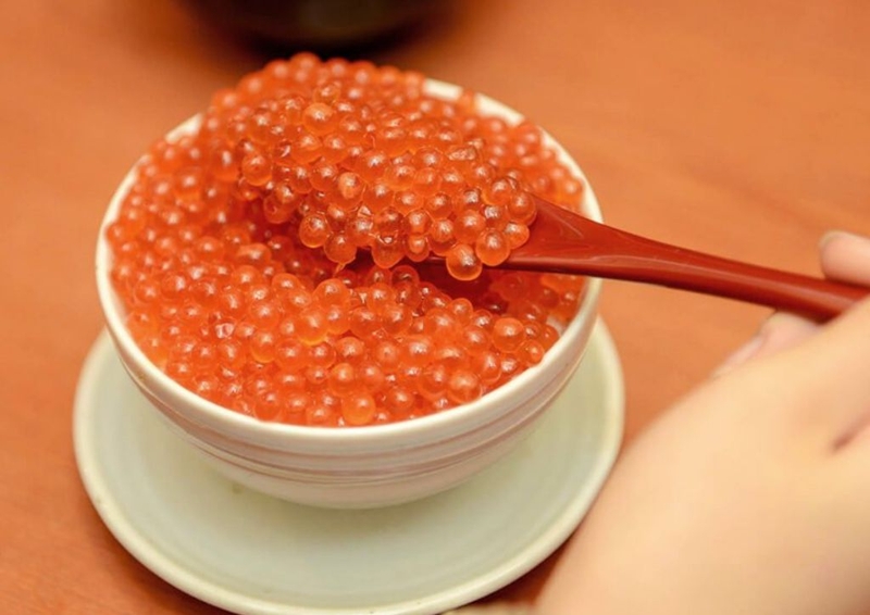 Hướng dẫn chi tiết cách nấu cháo trứng cá hồi cho bé ăn dặm&nbsp; 1