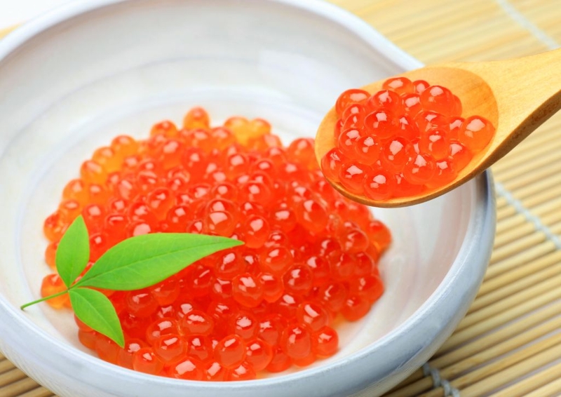 Hướng dẫn chi tiết cách nấu cháo trứng cá hồi cho bé ăn dặm&nbsp; 3