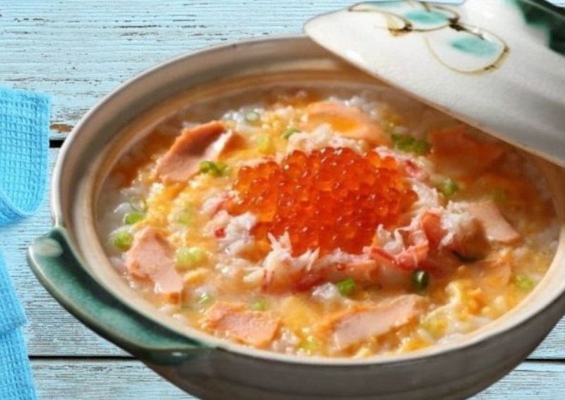 Hướng dẫn chi tiết cách nấu cháo trứng cá hồi cho bé ăn dặm&nbsp; 4